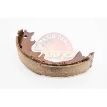   Terrain Tamer Kézifék pofa (darab bal vagy jobb oldal) Toyota FJ Curiser 2010-> Landcruiser FZJ VDJ 76 78 79 HZJ 78 79 GDJ TRJ 150 GRJ KDJ 120 150 KZJ RZJ 120 90 95 VZJ 90 95 1996->