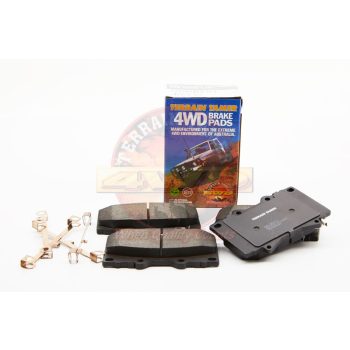   Terrain Tamer Fékbetét és rögzítő készlet első (Front Brake Pads & Fitting Kit) Toyota Landcruiser FZJ HZJ 105 HDJ UZJ 100 1998->