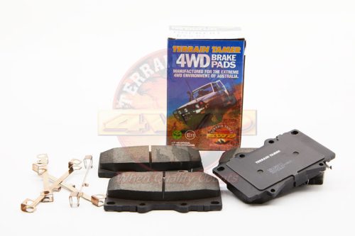 Terrain Tamer Fékbetét és rögzítő készlet első (Front Brake Pads & Fitting Kit) Toyota Landcruiser FZJ HZJ 105 HDJ UZJ 100 1998->