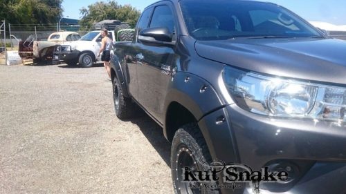 Kut Snake műanyag sárvédő szélesítés Toyota Hilux Revo 2015-2019 75mm (Első szett)