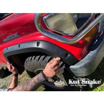   Kut Snake műanyag sárvédő szélesítés Toyota Land Cruiser  LJ70 73 KZJ70 73 (3 ajtós )1990-> 50 mm