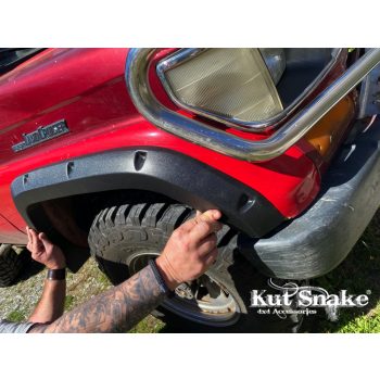   Kut Snake műanyag sárvédő szélesítés Toyota Land Cruiser  LJ 70 73  KZJ 70 73 78 (5 ajtós )1990-> 55mm széles